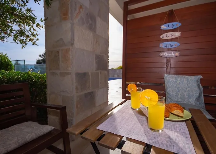 Jolara With Heated Pool Appartamento *