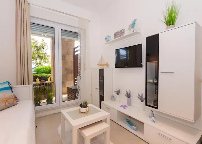Appartamento Jolara With Heated Pool Mimice