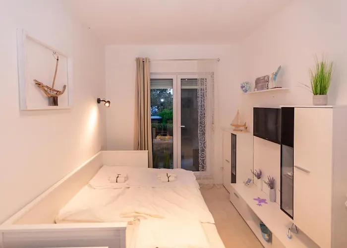 Appartamento Jolara With Heated Pool
